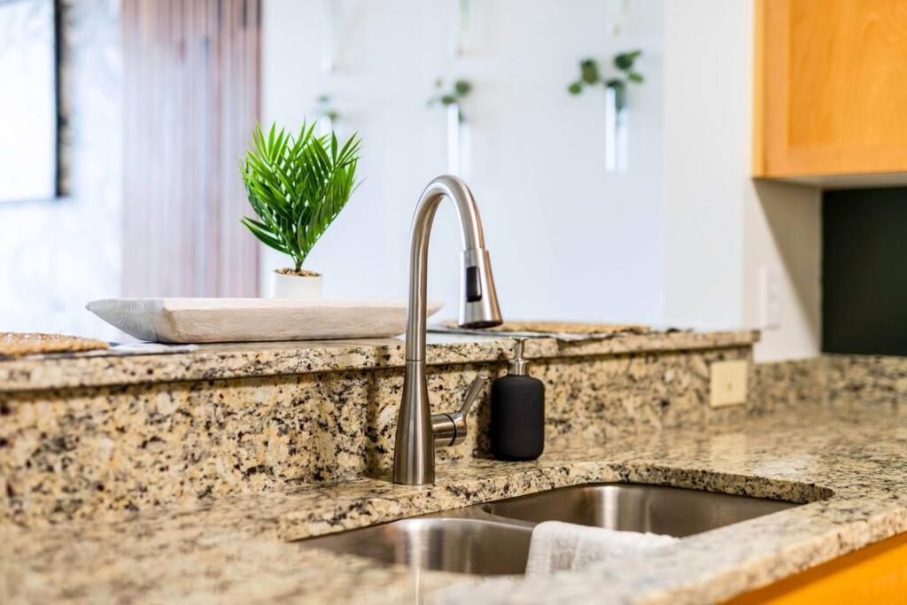 Entire Condo - Urban Safari In The Heart Of Atl Atlanta Luaran gambar
