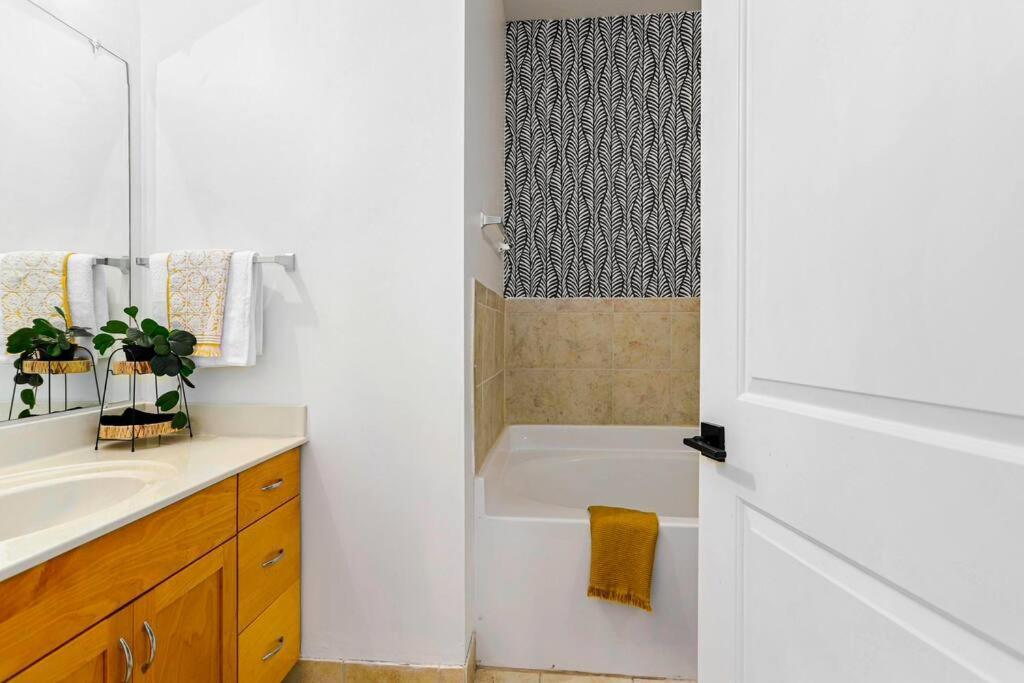 Entire Condo - Urban Safari In The Heart Of Atl Atlanta Luaran gambar
